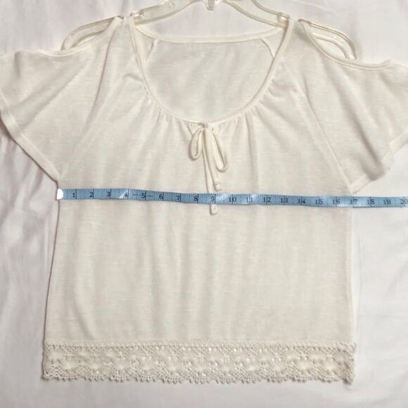 Blouse Size Small Cream Cold Shoulder and Lace Bottom Design - Picture 6 of 7